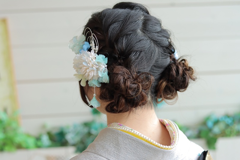 成人　振袖ヘア　ツイン